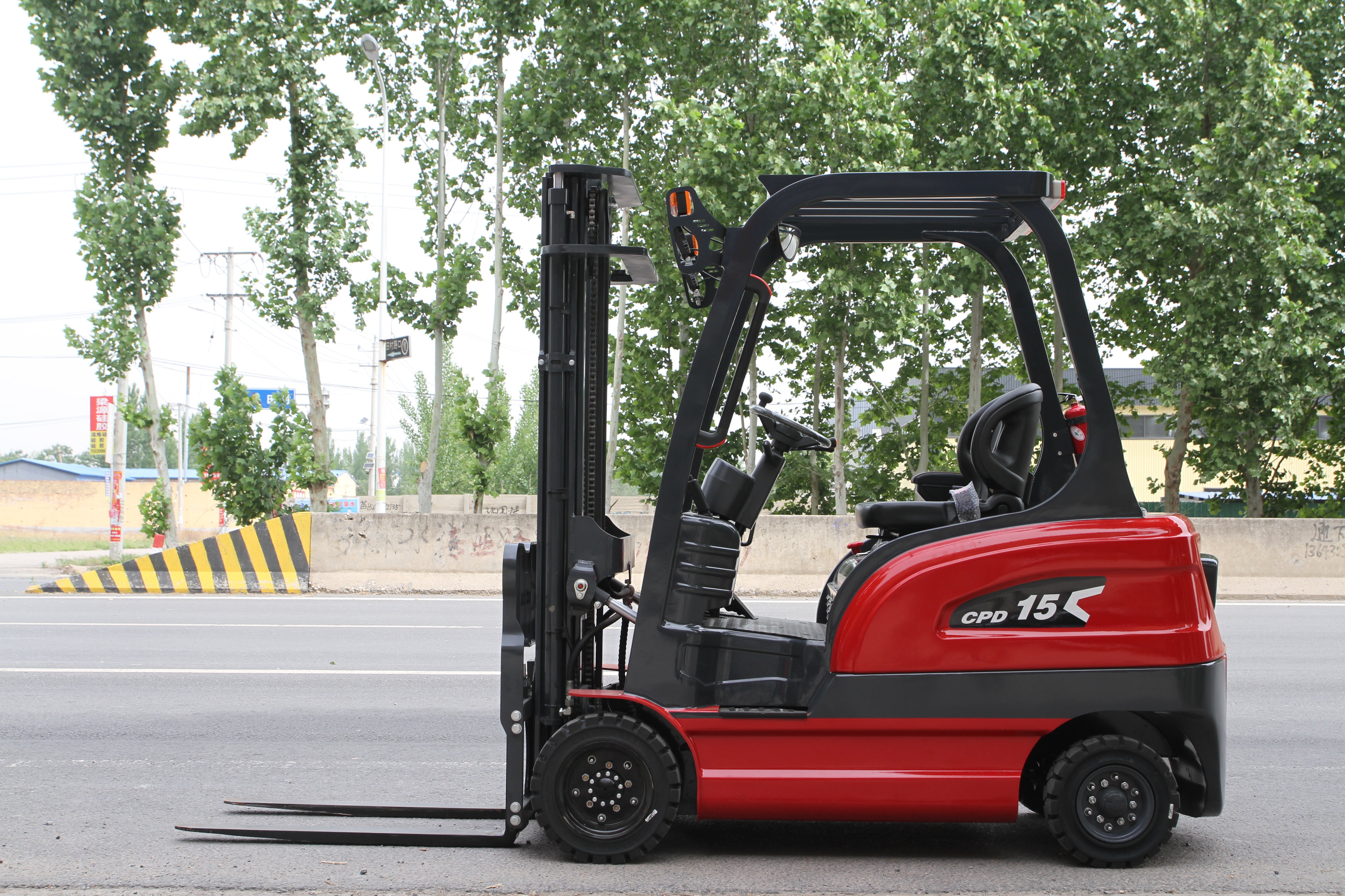 Free Custom 1.5tons Hydraulic Electric Forklift CPD15 Warehouse Material Handling Equipments