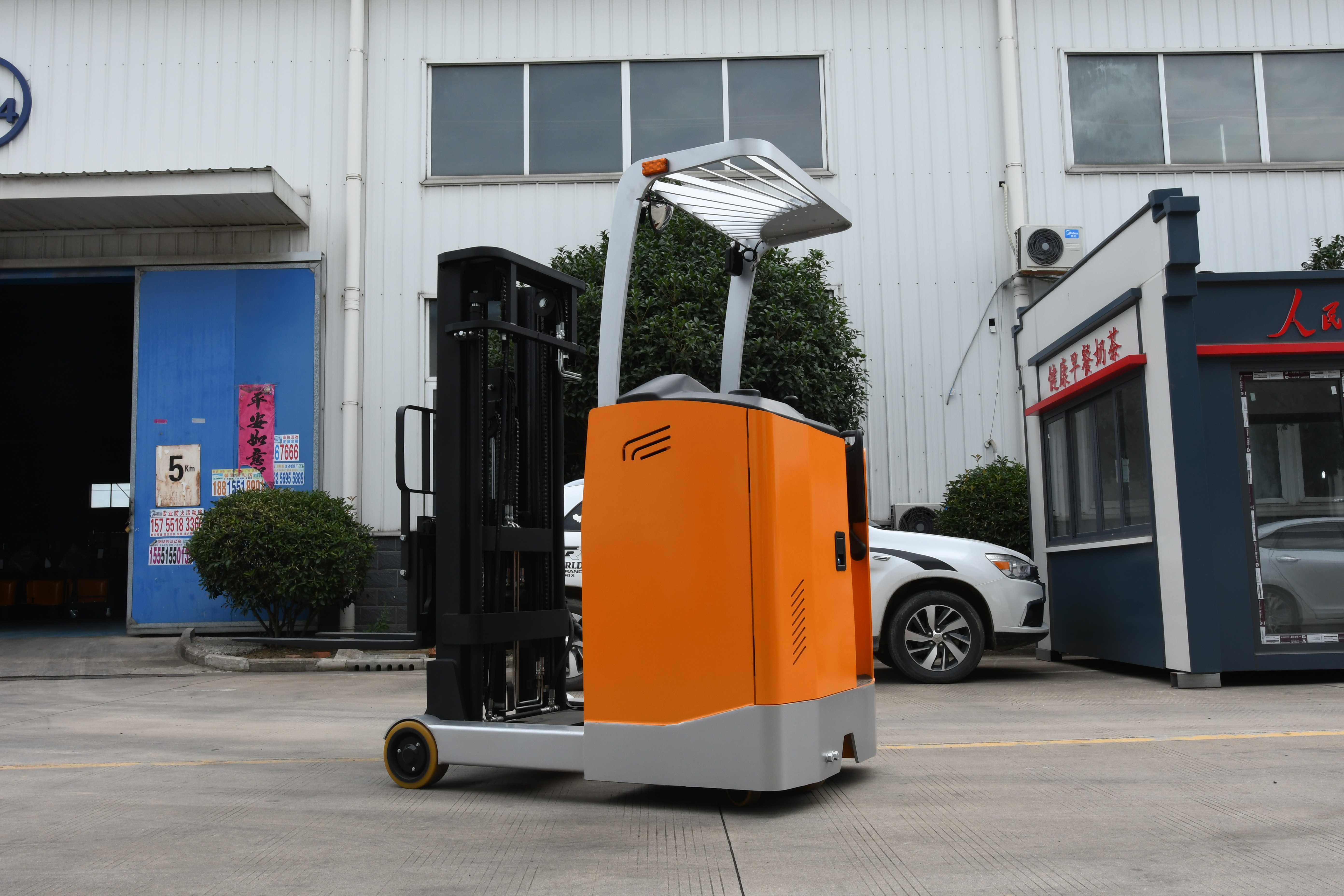 Standing Operation CQD15D-40S Electric Reach Forklift Battery Powered Electric Forklift Reach Truck