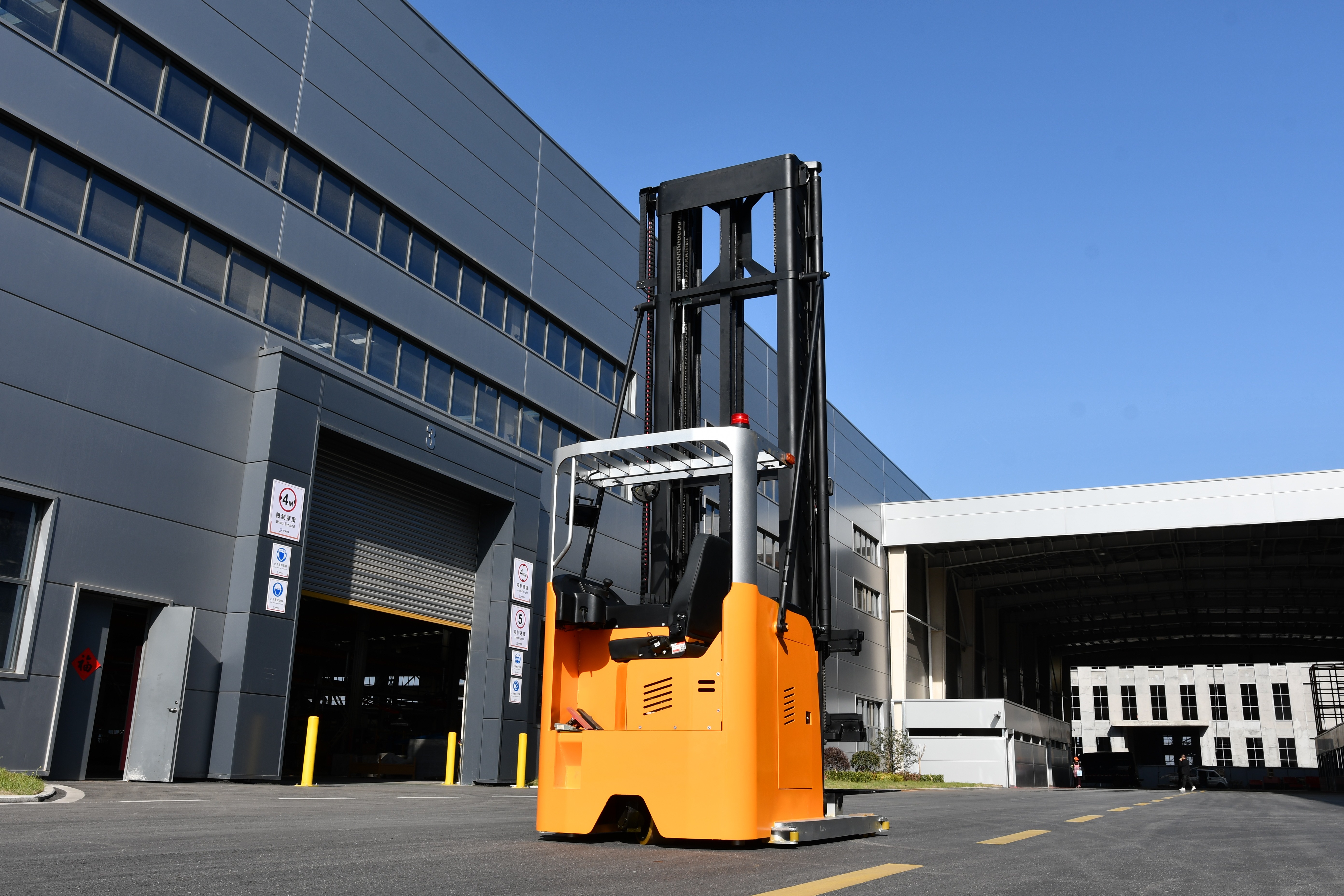 VNA AGV Forklift CE Certification New Style 1.5 Ton CDME15-90S Electric 3 Way Pallet Stacker