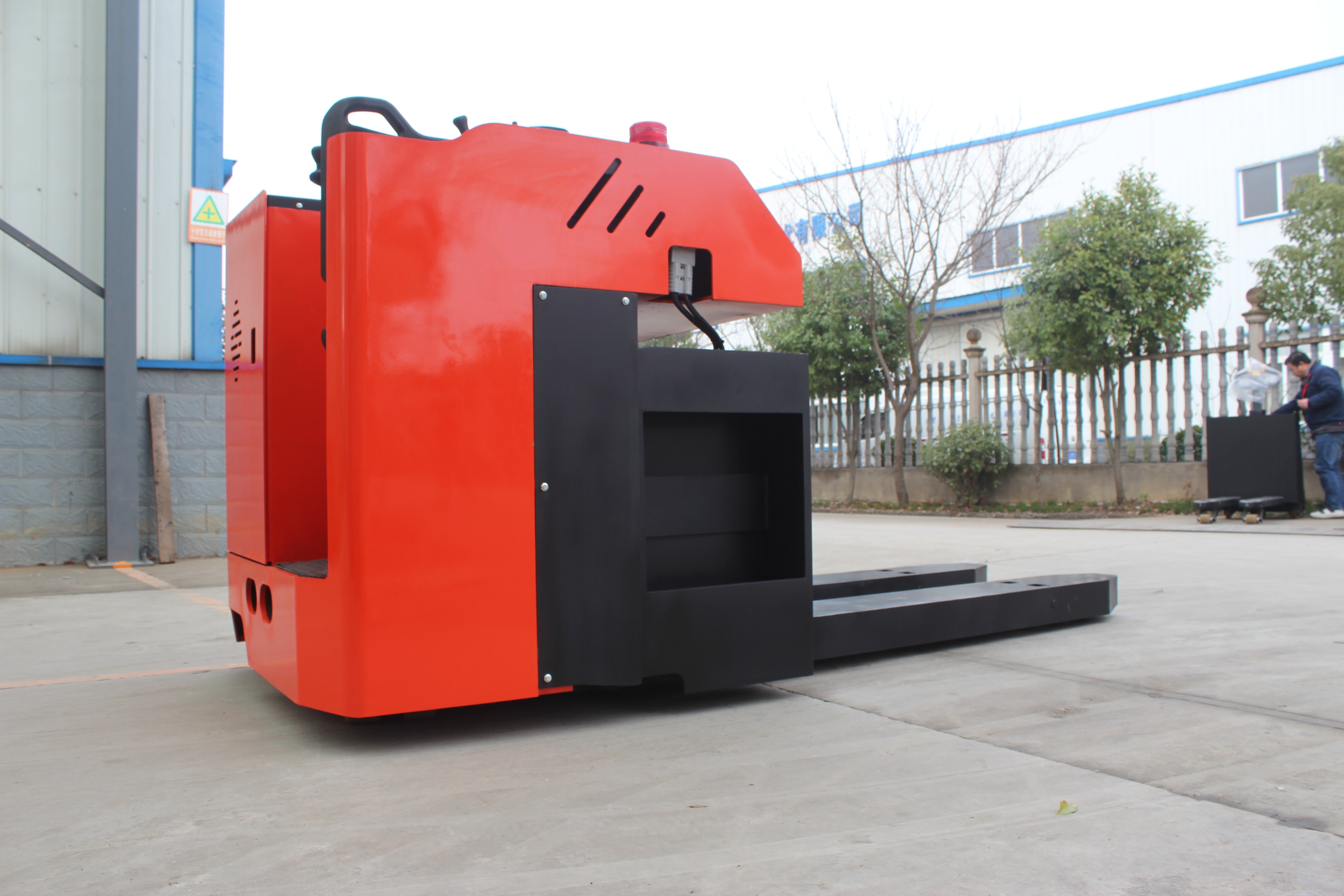 Discounted Factory Price Electric Pallet Forklift Stacker Truck Side Standing Type CBD80A 8.0Ton Warehouse Equipments