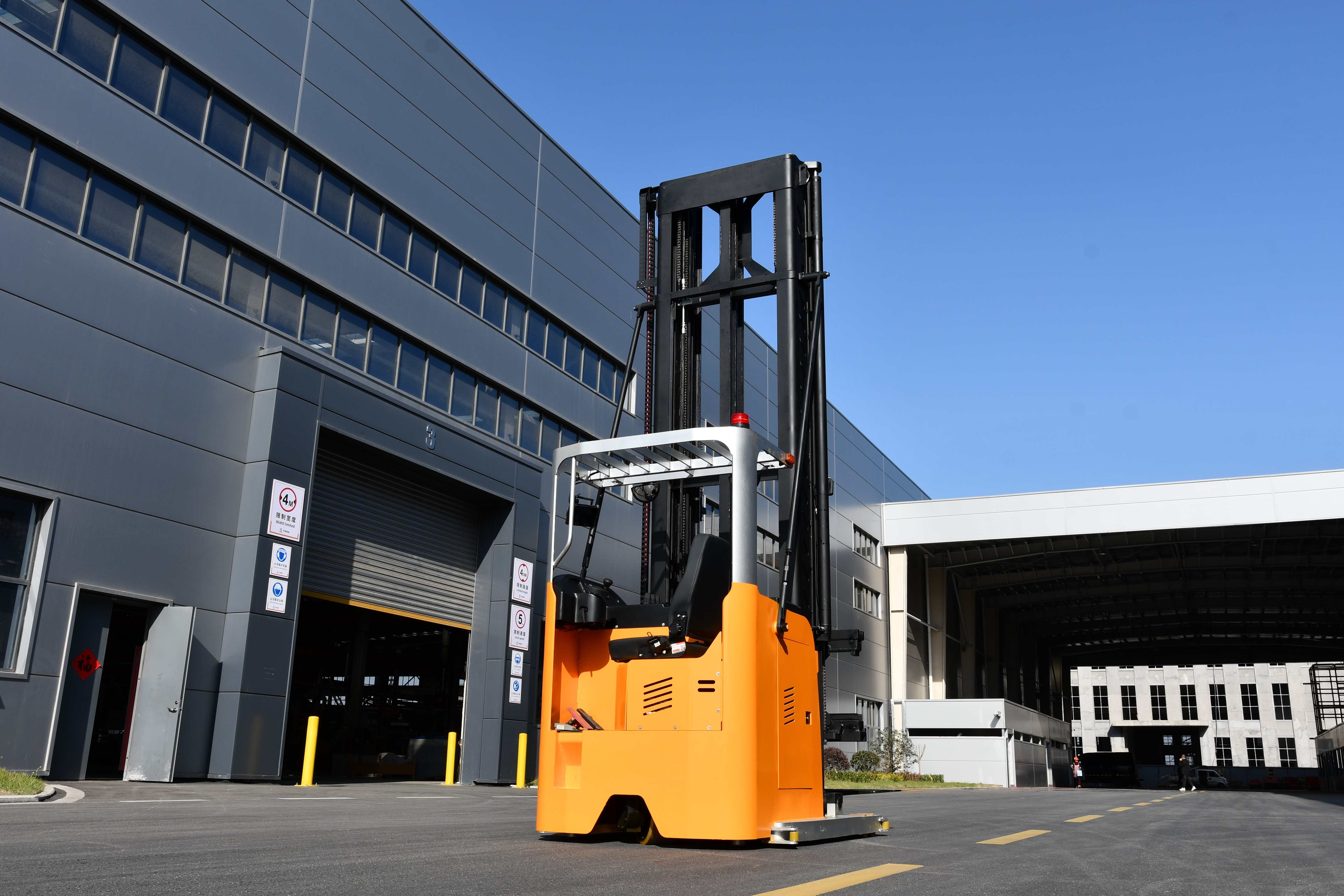 3-way Stacker Forklift: unlocking a new paradigm for efficient narrow-aisle warehousing operations