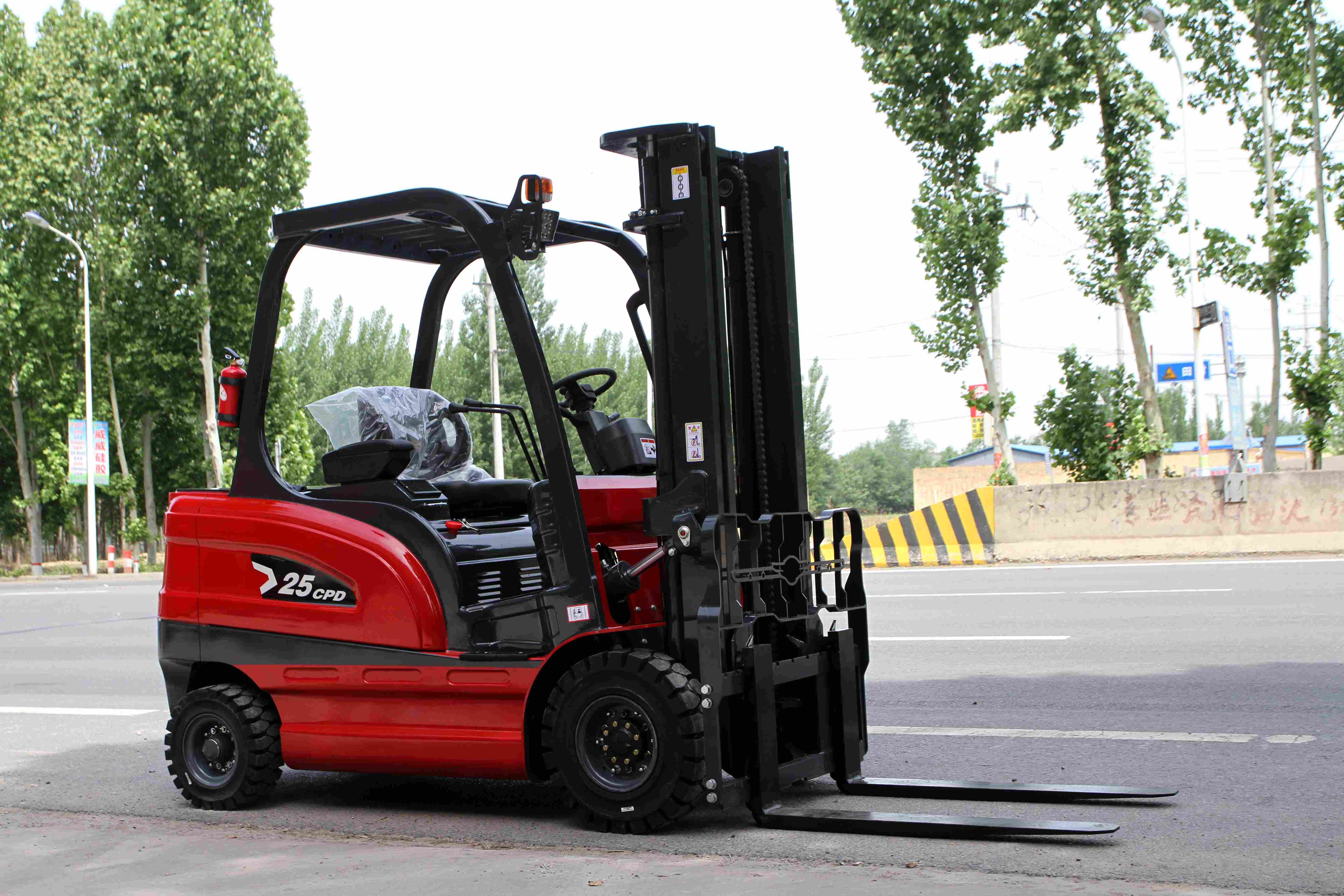 ISO CE China Manufacturer 4x4 CPD20 Electric Power Forklift 2Tons Forklifts Trucks High Quality Construction Machinery