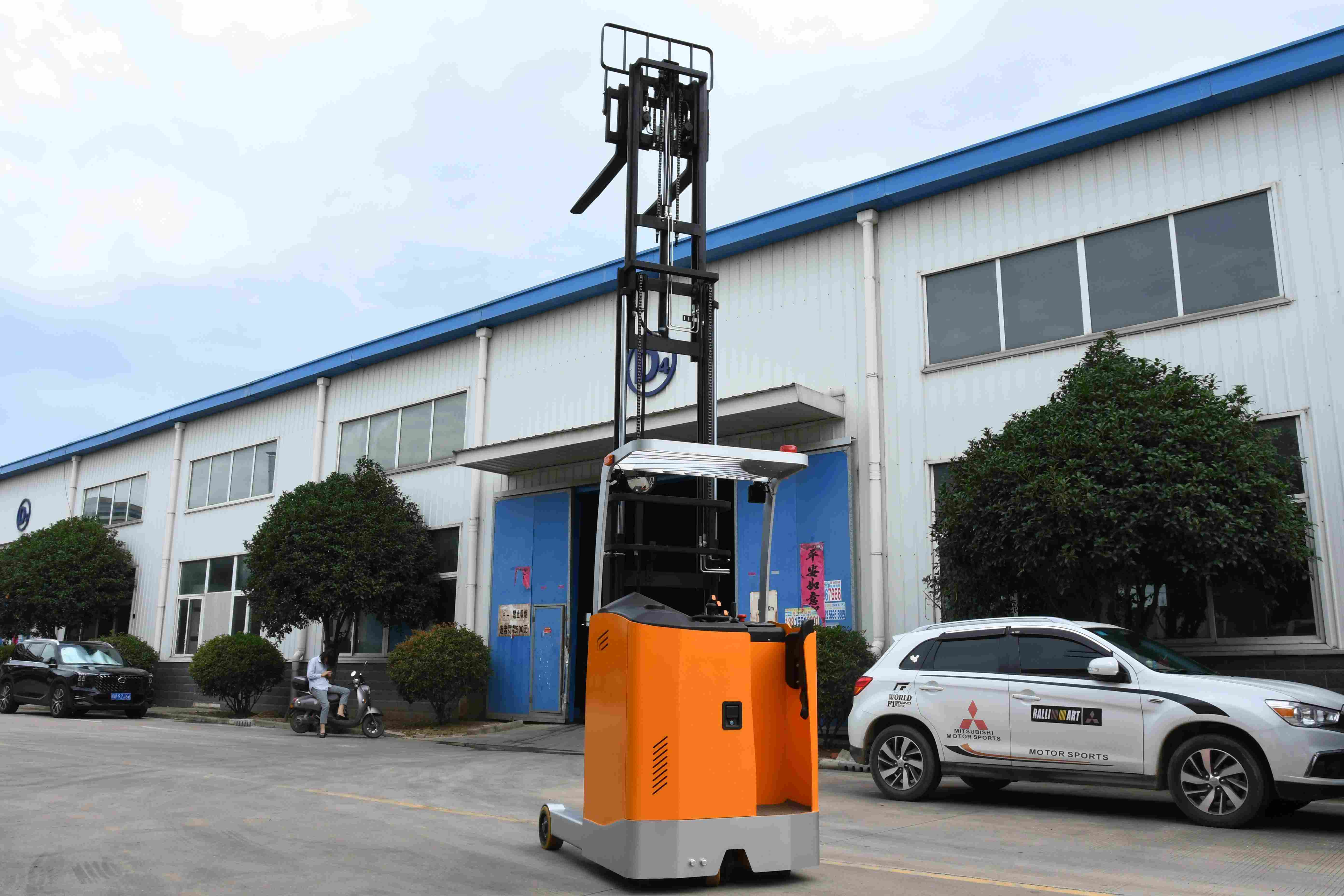 High Quality 24V Electric Reach Forklift Side-Standing Type CQD-D Efficient Warehouse Pallet Truck