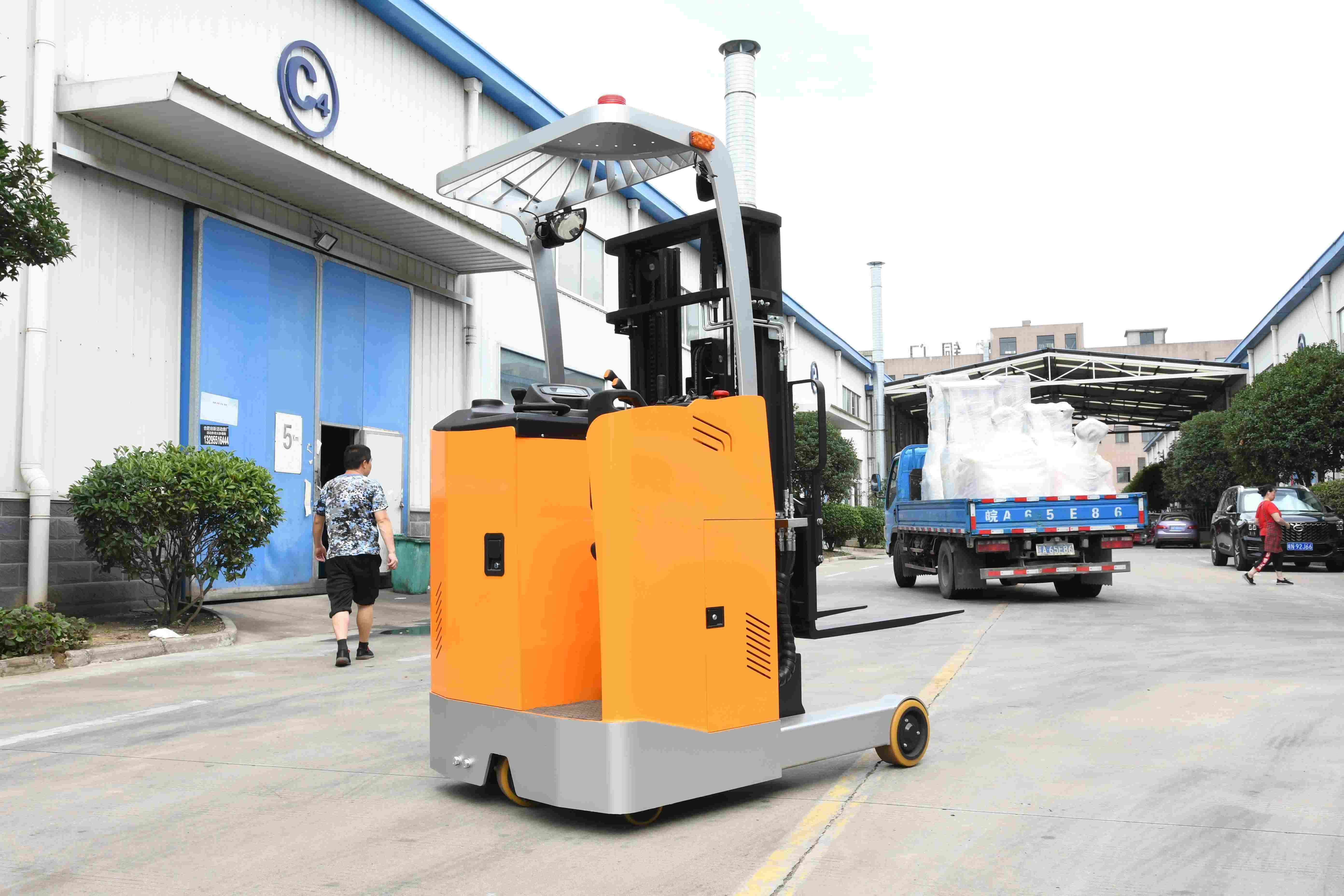 2000kg 2-Stage Mast Stand-On/Seated Reach Electric Forklift CQD15D-30 Battery Lift Truck Side Shifter Function 1.5 Ton Capacity
