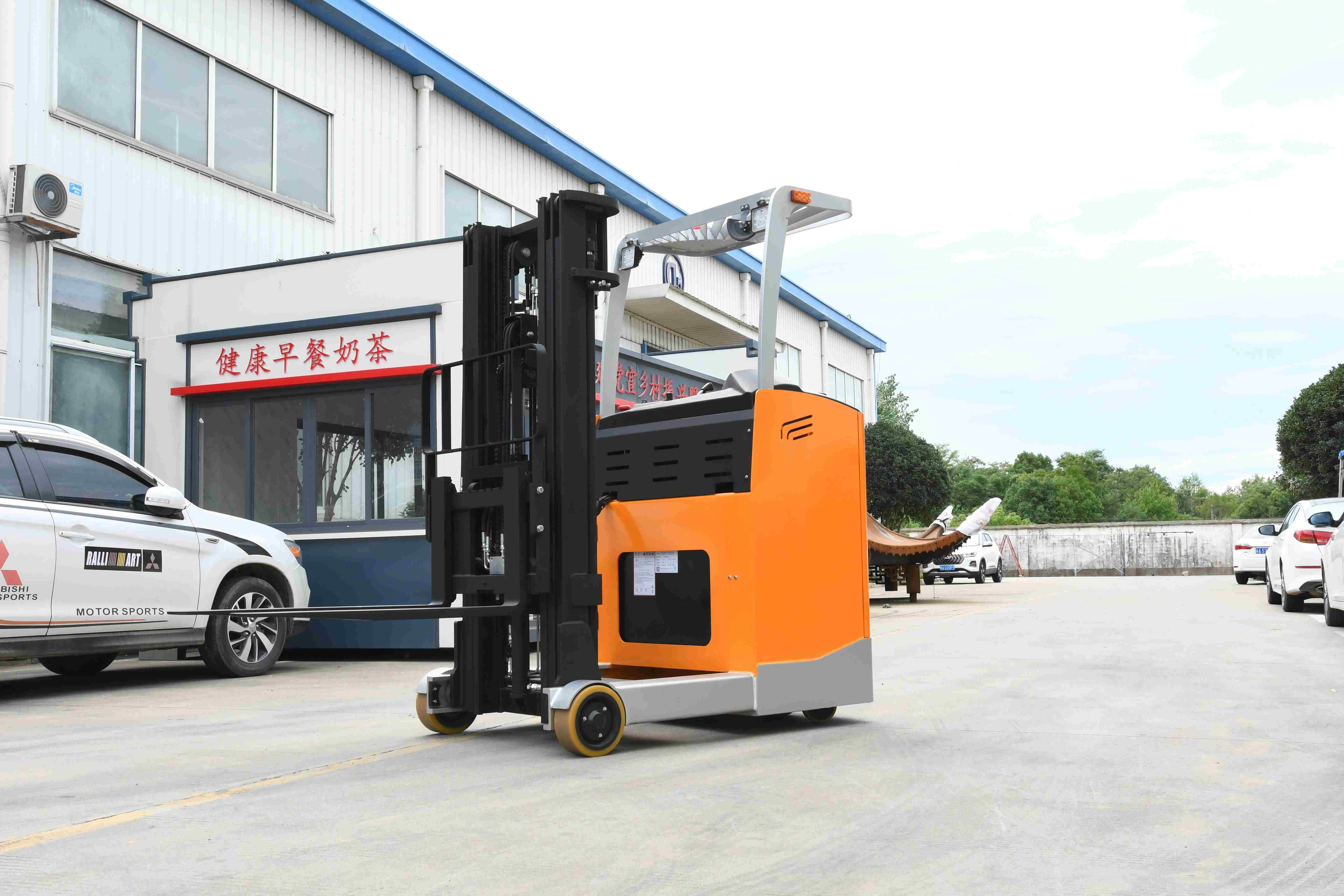 1.5Ton Electric Reach Forklift(Side-standing Type) 24V Truck CQD-15D-50S