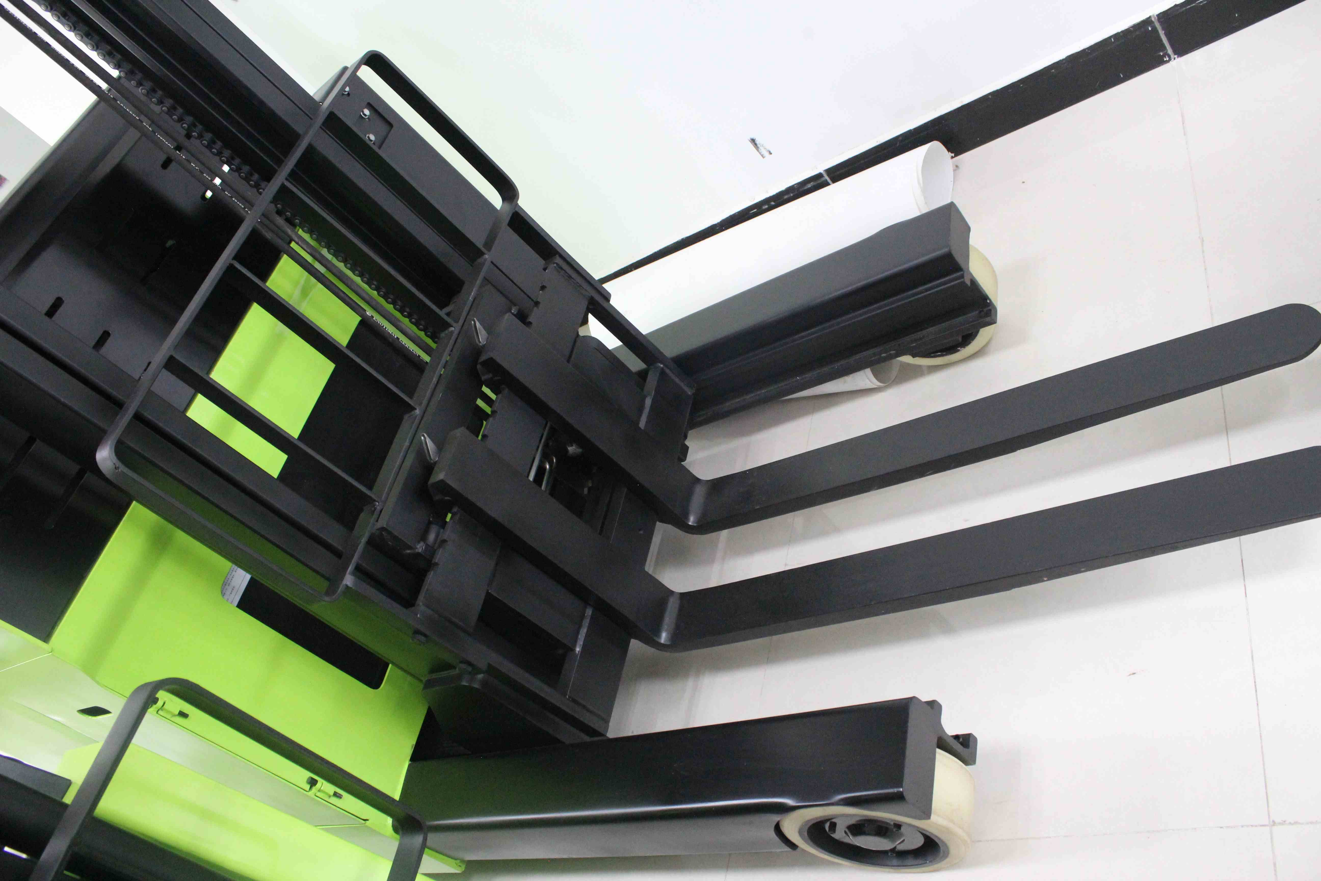  CQD-15D-60S Warehouse Equipment Forklift 1.0 1.5Ton (Side-standing Type) 24V Truck