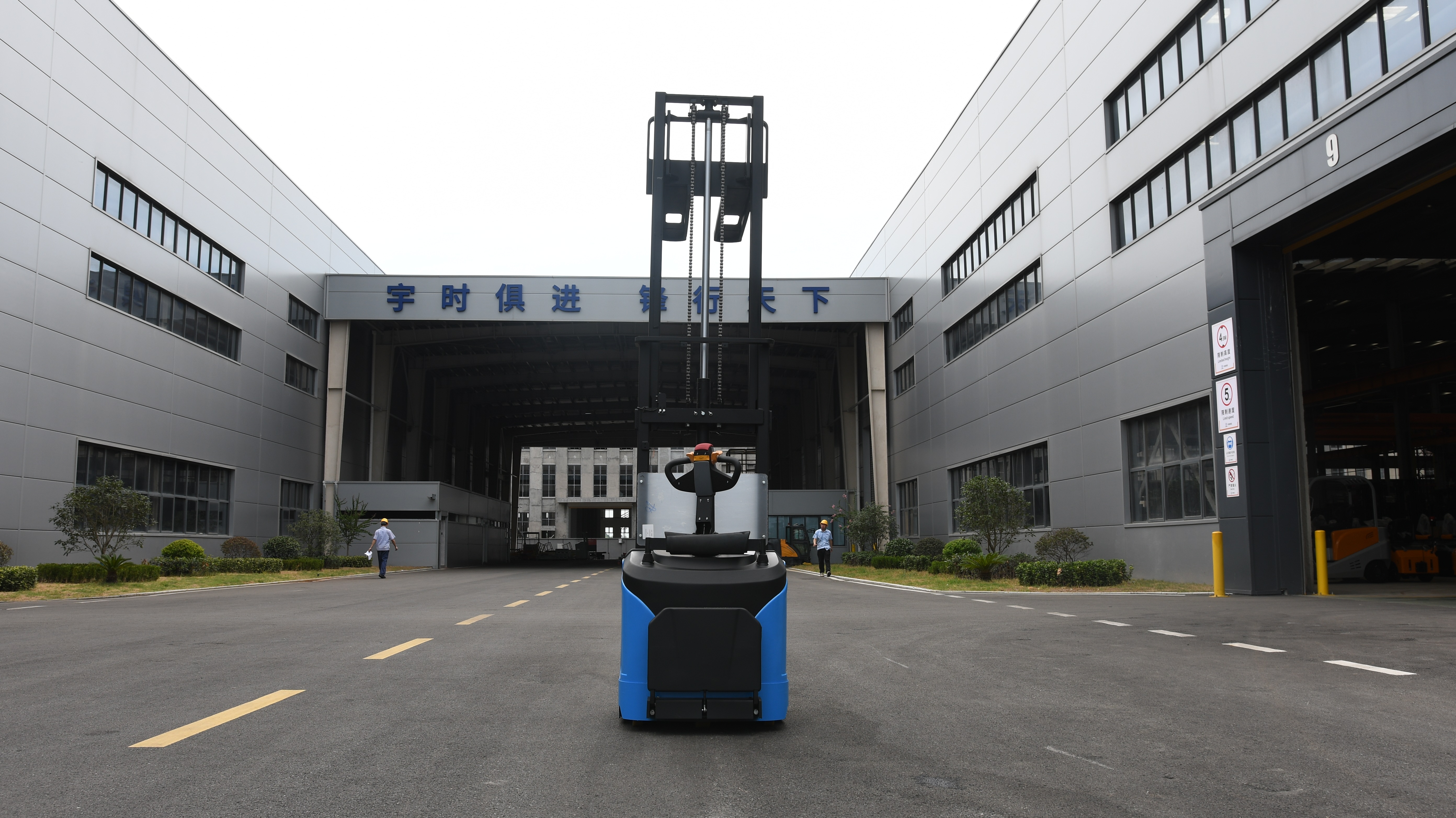 High Quality CDD15 II-25 Warehouse Equipments Flexible Forklift Electric Pallet Stacker Standing Type