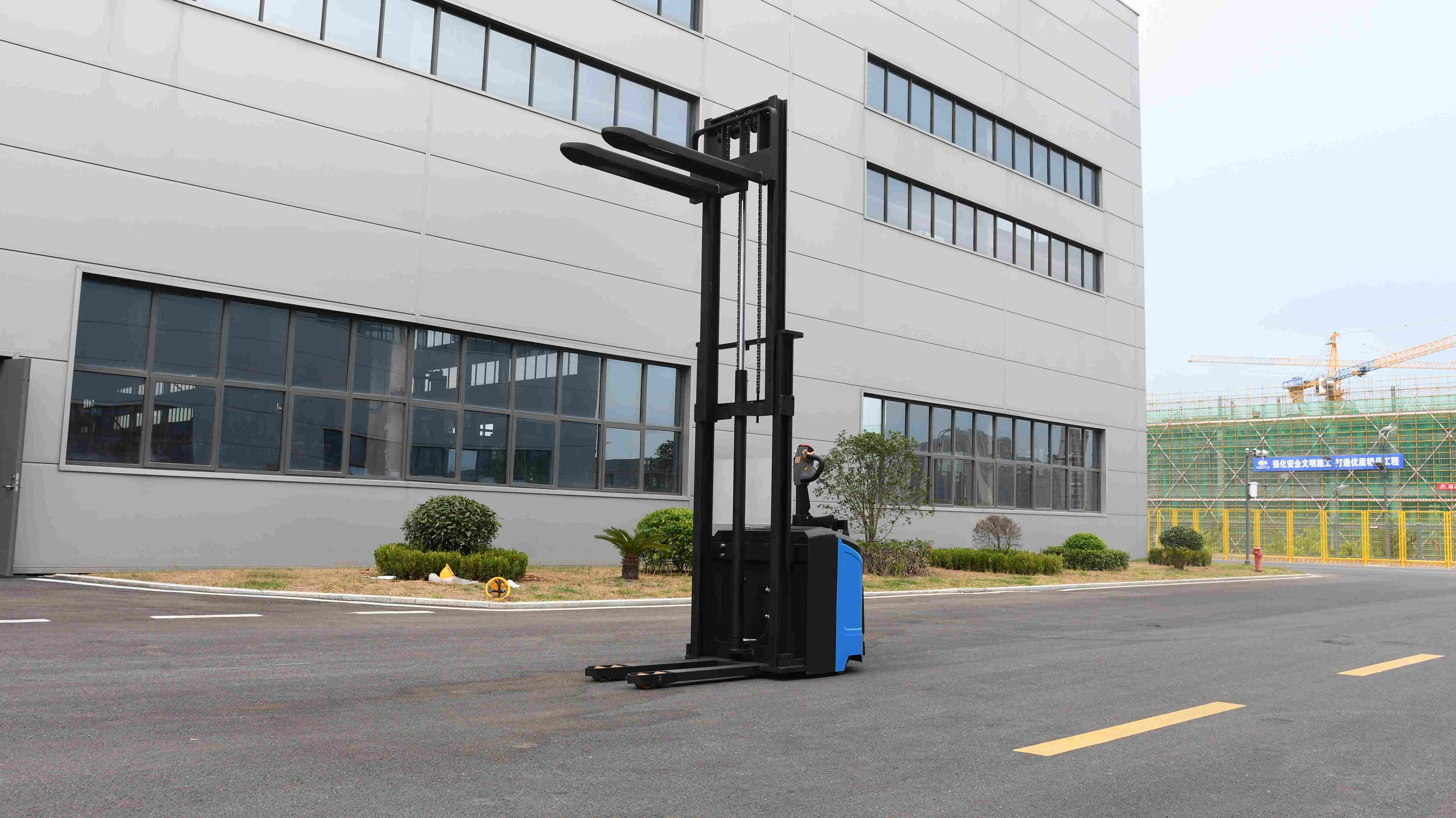 CE Certificate CDD15 II-30 Lithium Battery Lead-acid Battery Electric Pallet Stacker Standing-on Drive