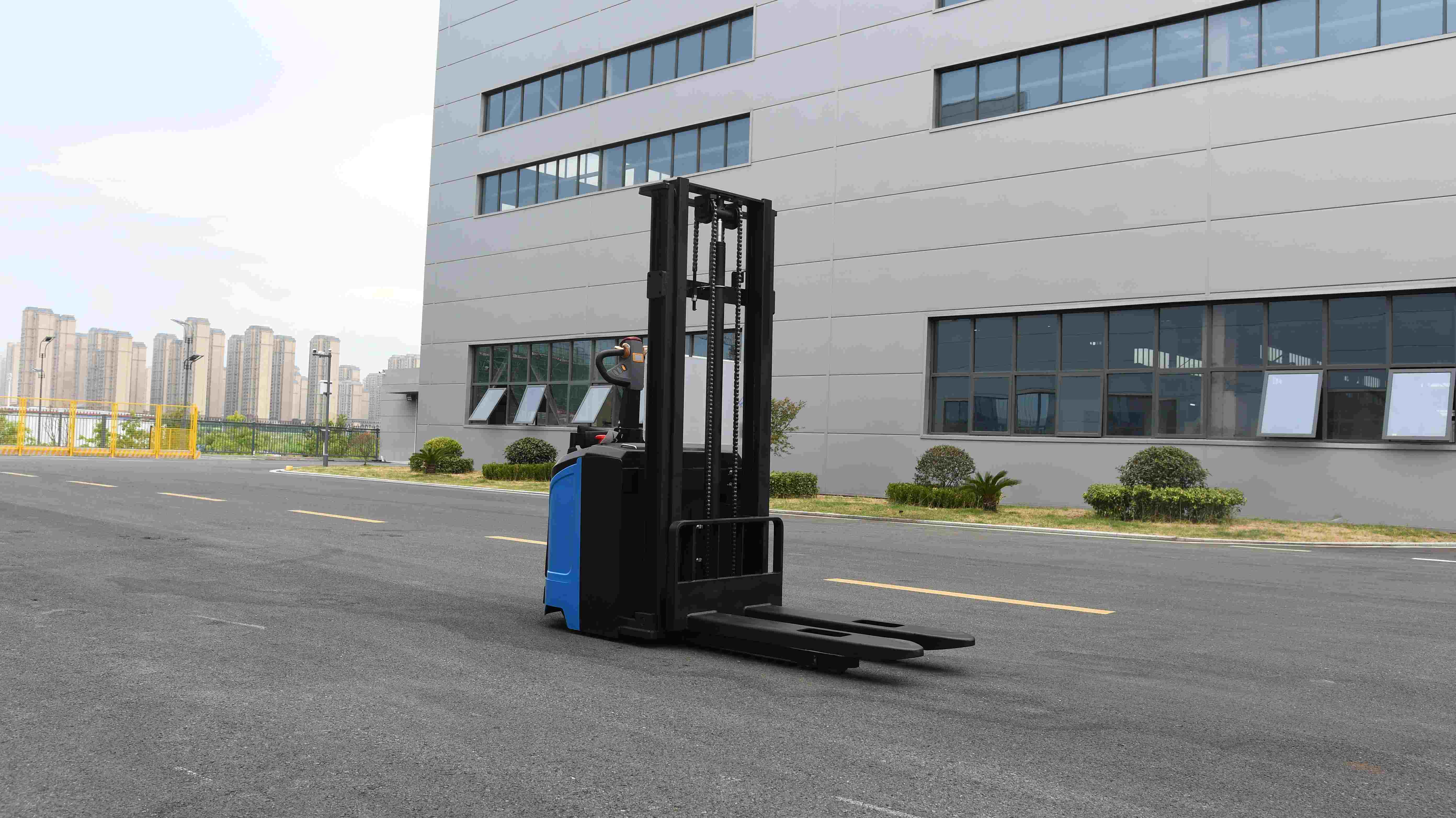 CE Certificate CDD15 II-30 Lithium Battery Lead-acid Battery Electric Pallet Stacker Standing-on Drive