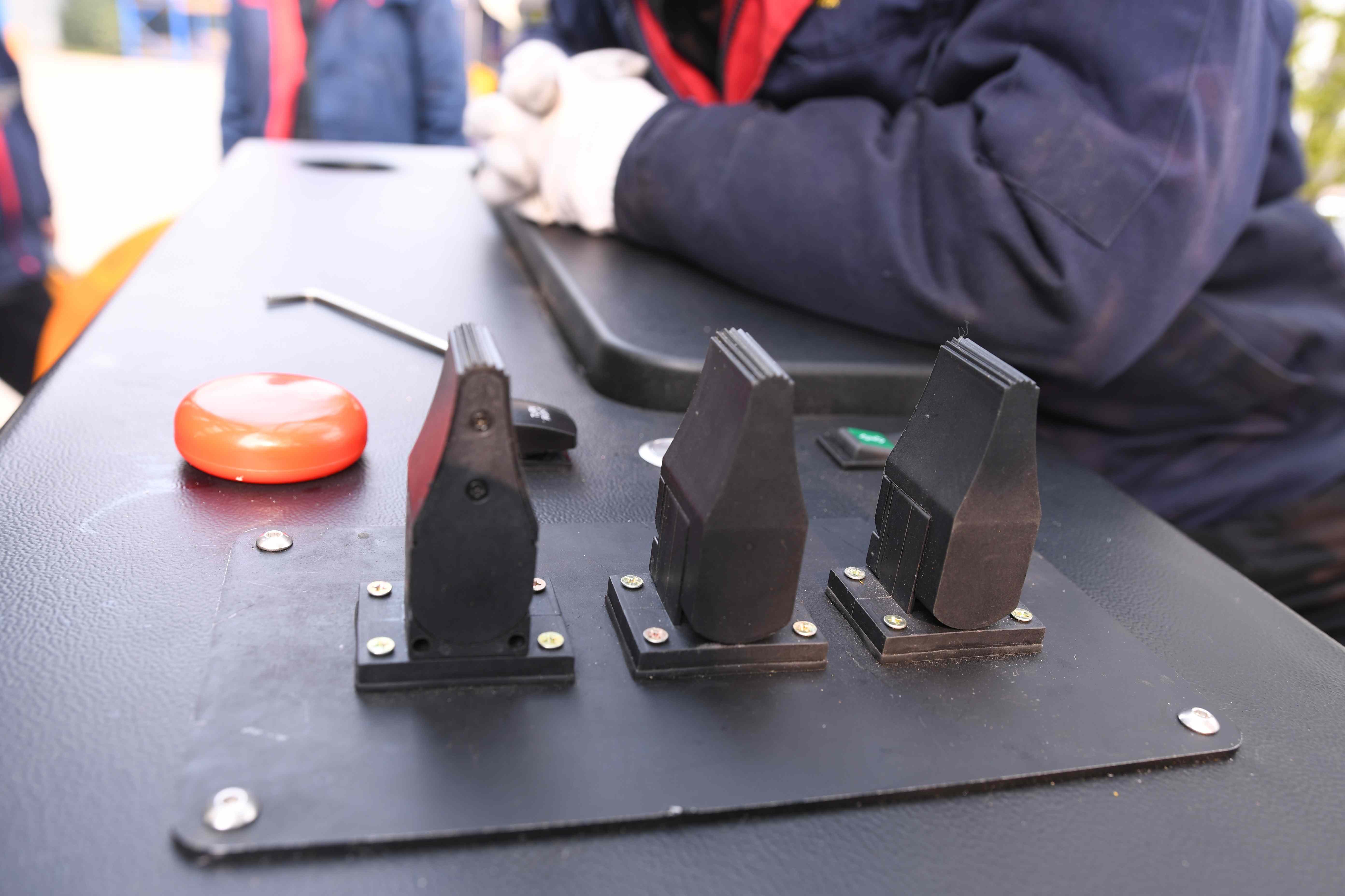 VNA 3 Way CDDM15-75S Electric Pallet Stacker Standing Type 1.5Ton Very Narrow Aisle Electric Forklift