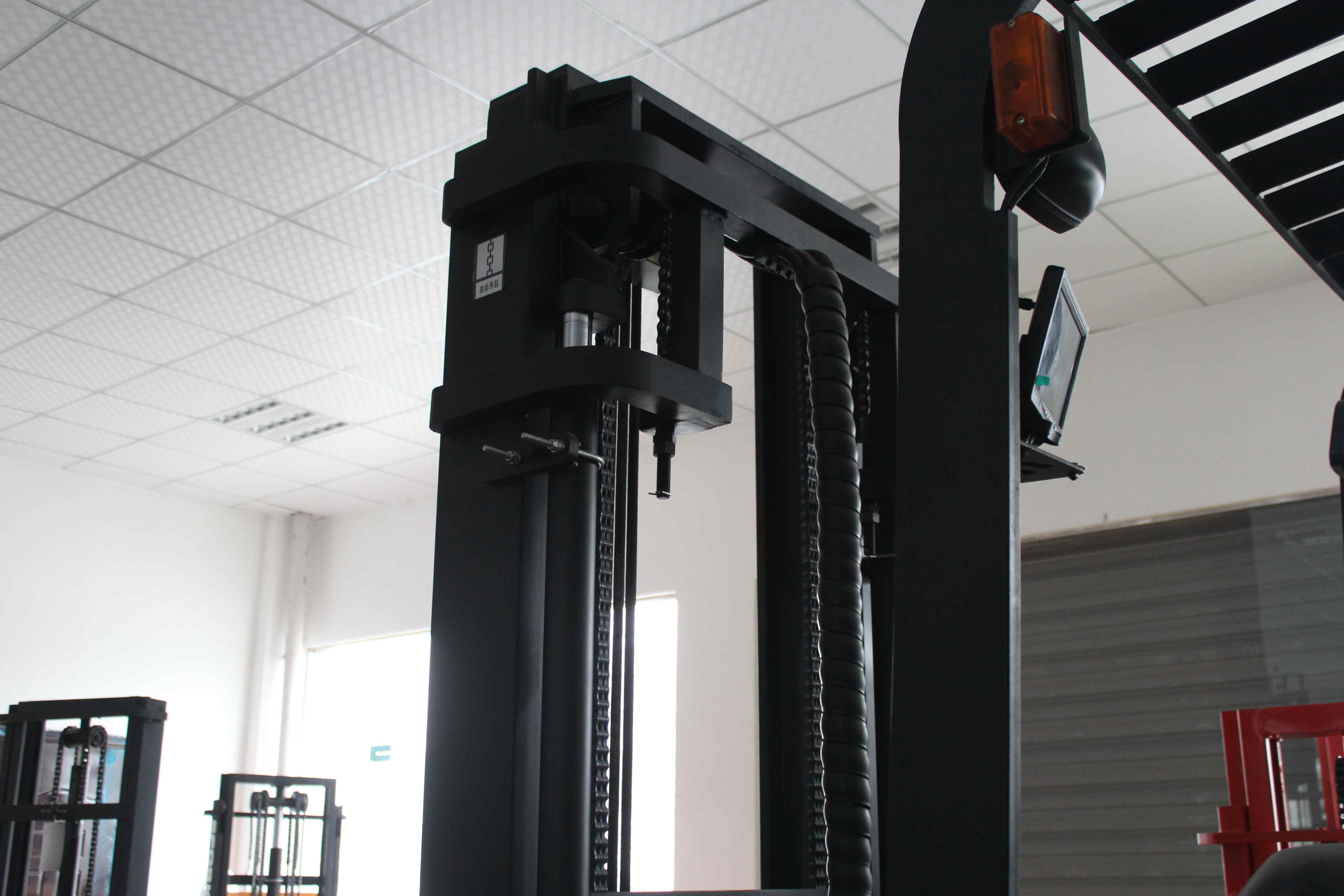 China 1.5Ton 3-way Forklift Narrow Aisle Pallet Stacker 3 Direction CDDM15-85S VNA Electric Forklift