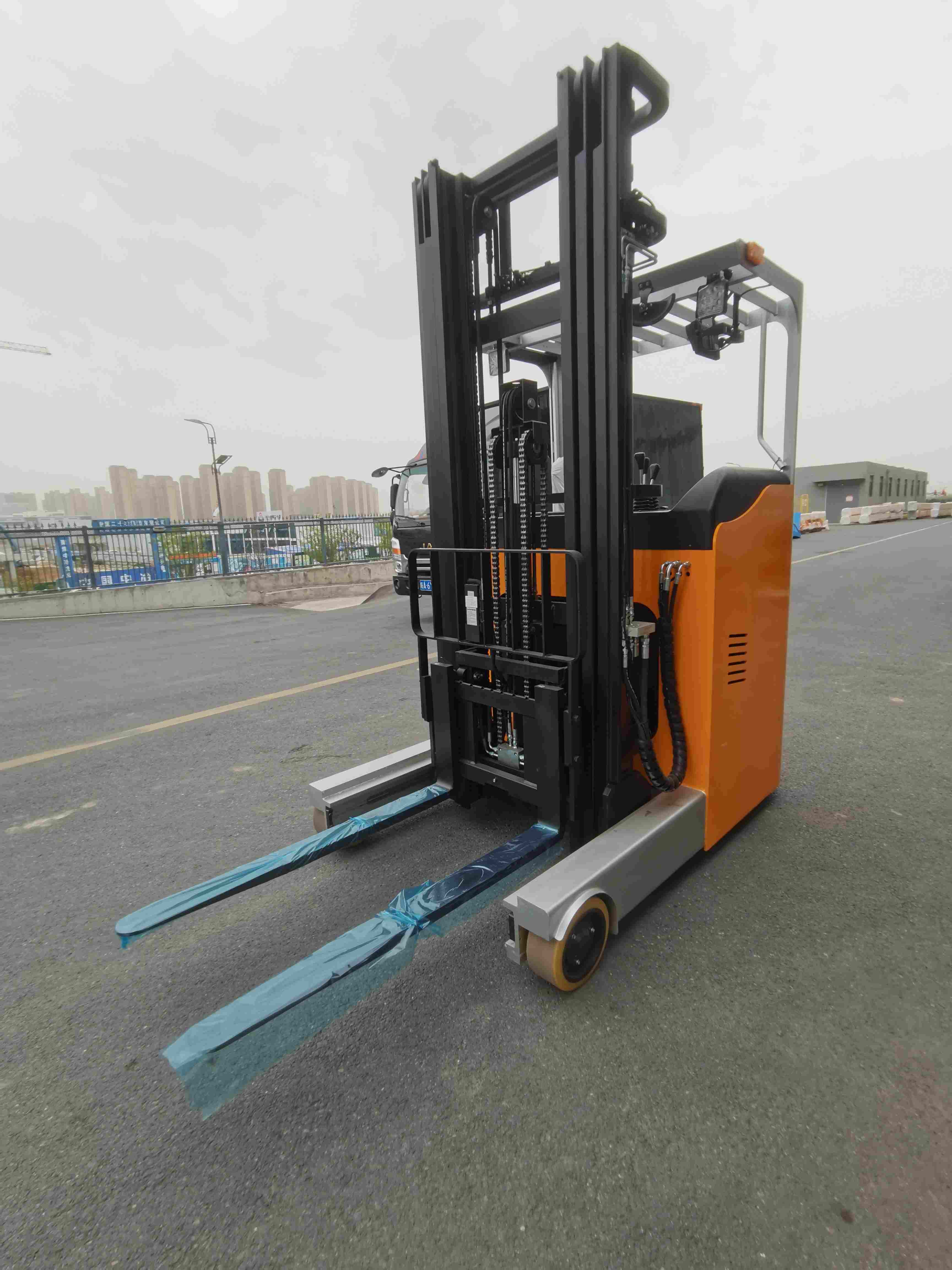 Standing Operation CQD15D-40S Electric Reach Forklift Battery Powered Electric Forklift Reach Truck