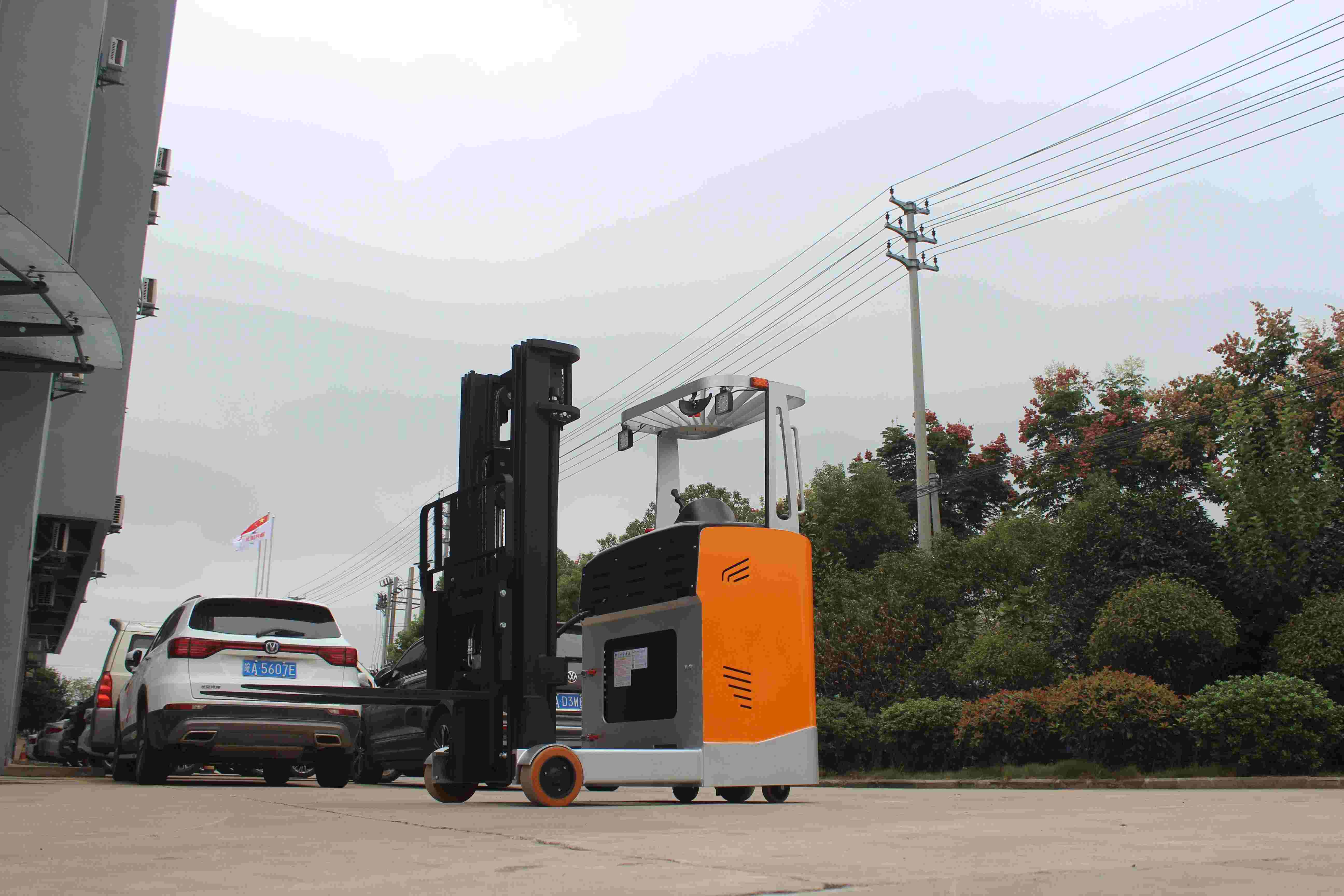 24V Battery Voltage CQDE15C-30 Electric Reach Forklift Material Handling Equipments for Warehouse Usage