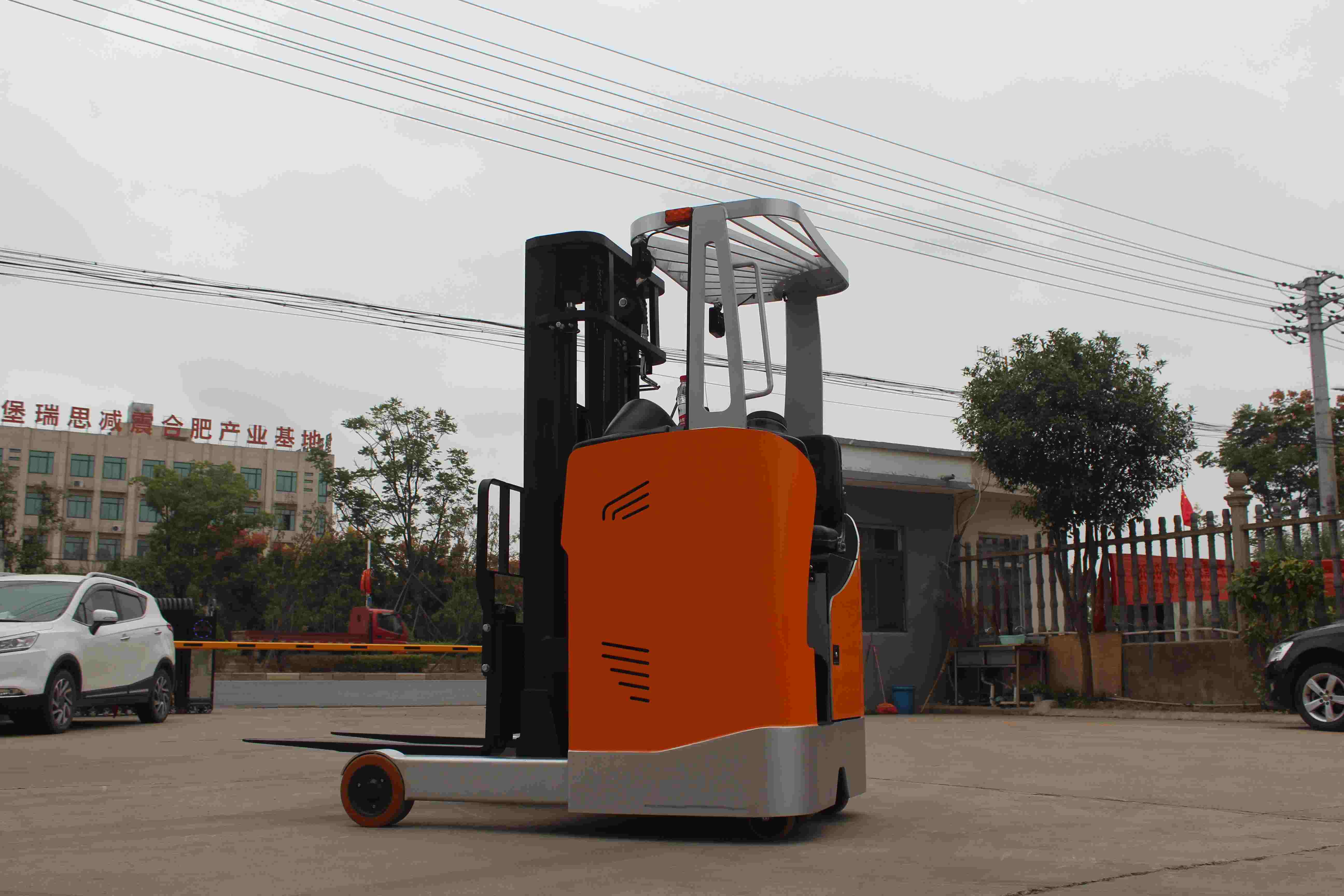 Certified Material Handling Equipments CQDE15C-40S Electric Reach Truck Seated Type Operation Reach Forklift