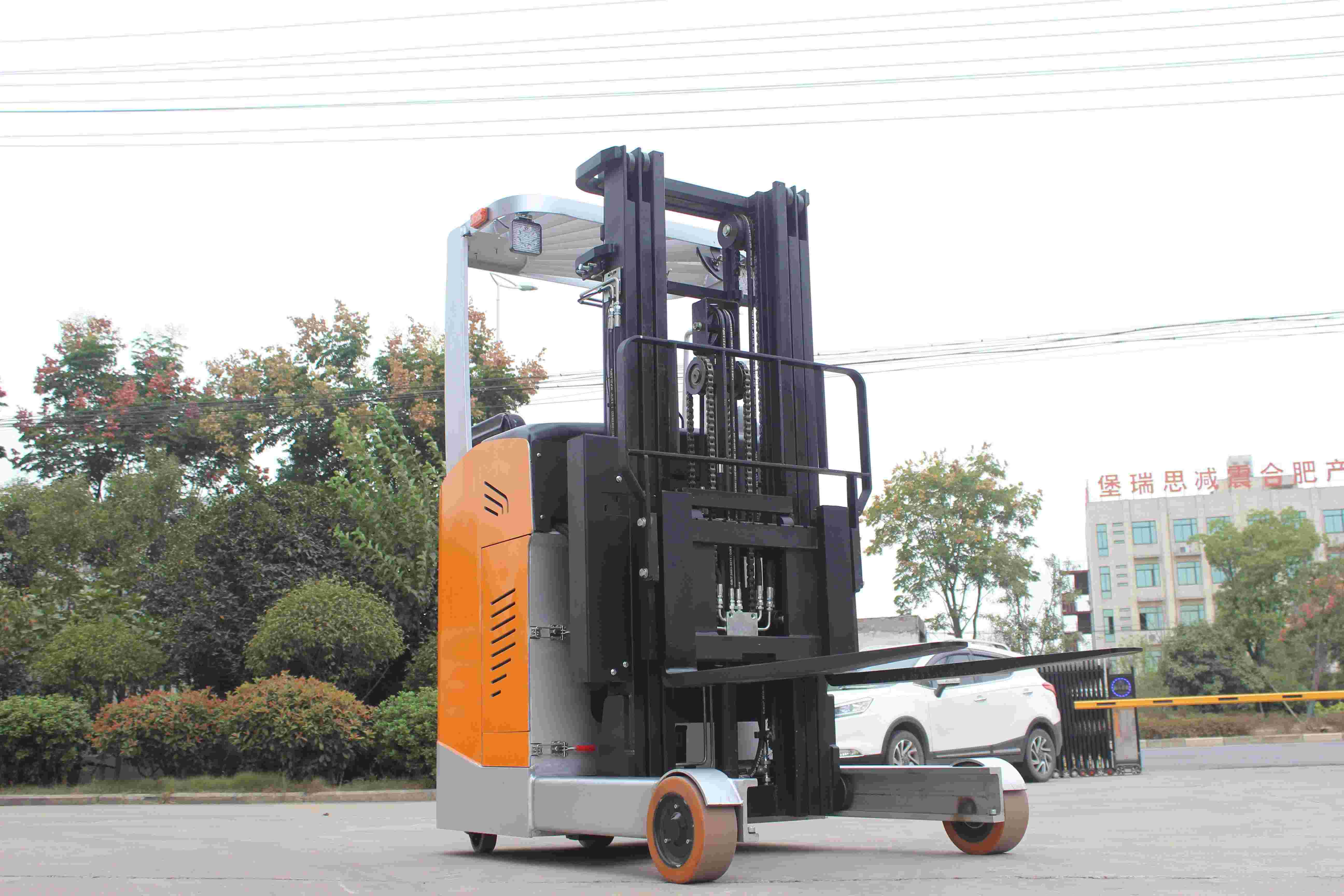 Certified Material Handling Equipments CQDE15C-40S Electric Reach Truck Seated Type Operation Reach Forklift