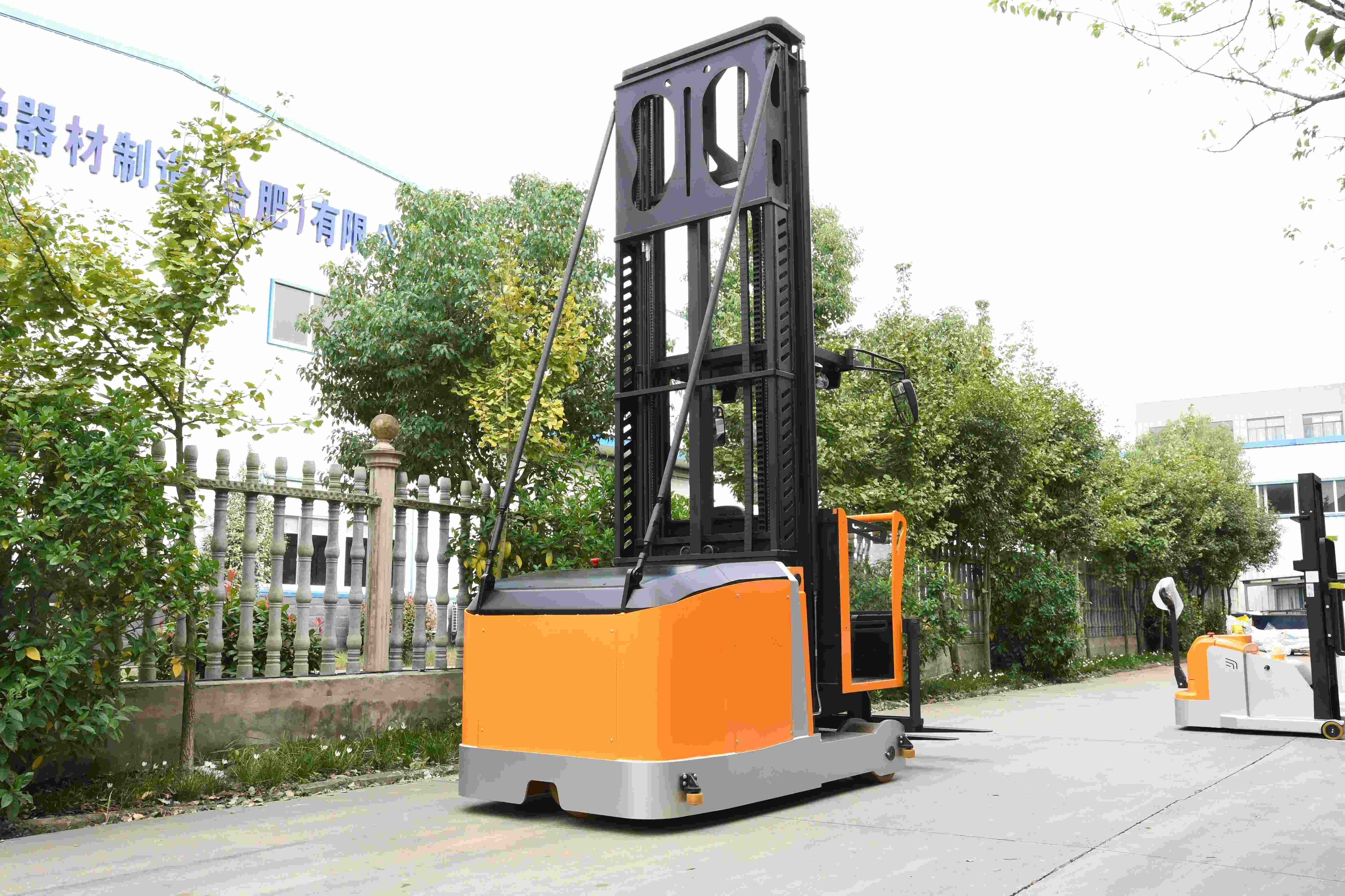 Warehouse Full Electric Motor 1.5ton Forklift Truck CDMX15-105S 3 Way Electric Pallet Stacker