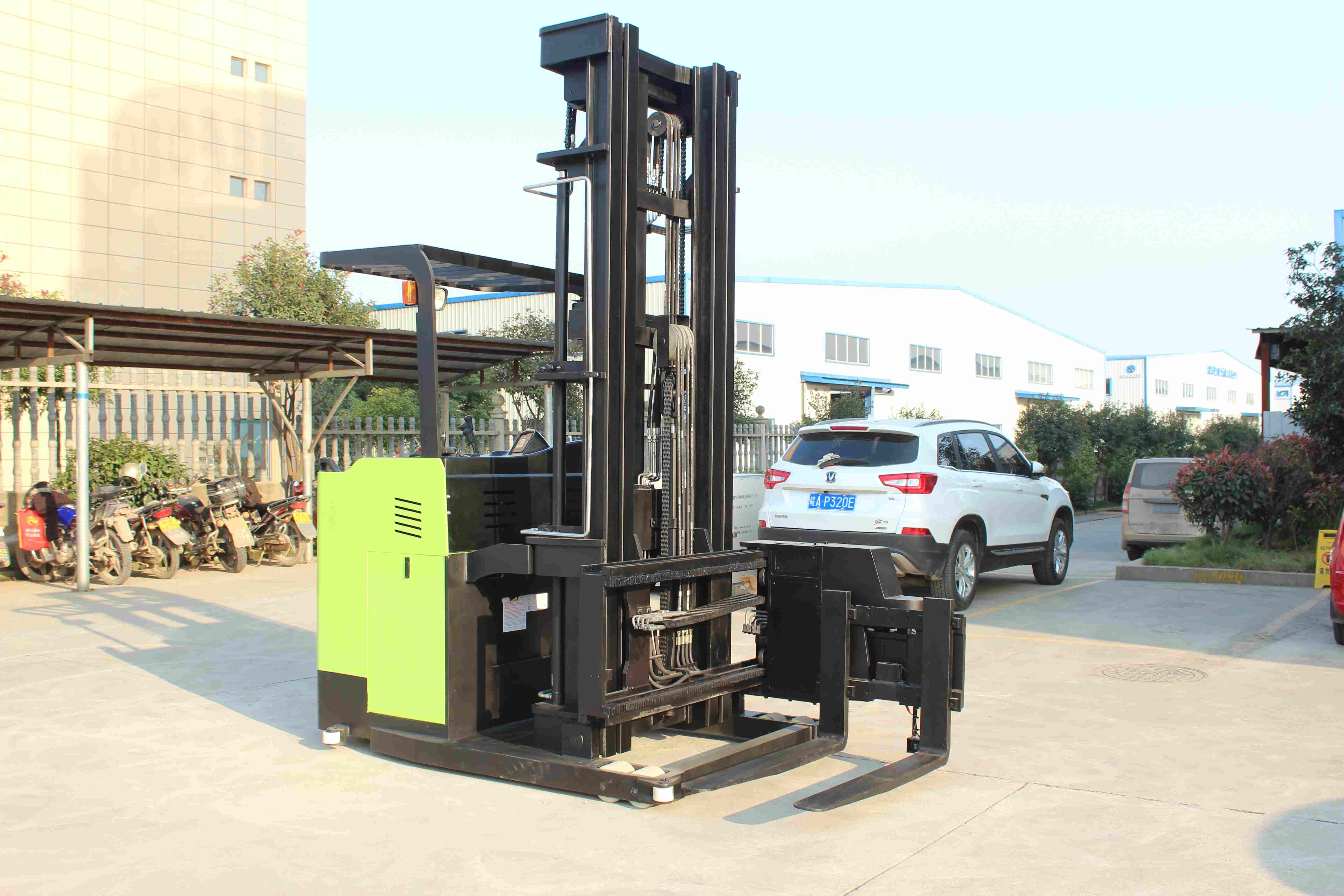 3-way Electric Forklift CDDM15-90S With Very Narrow Aisle Electric Pallet Stacker With Capacity 1500kg