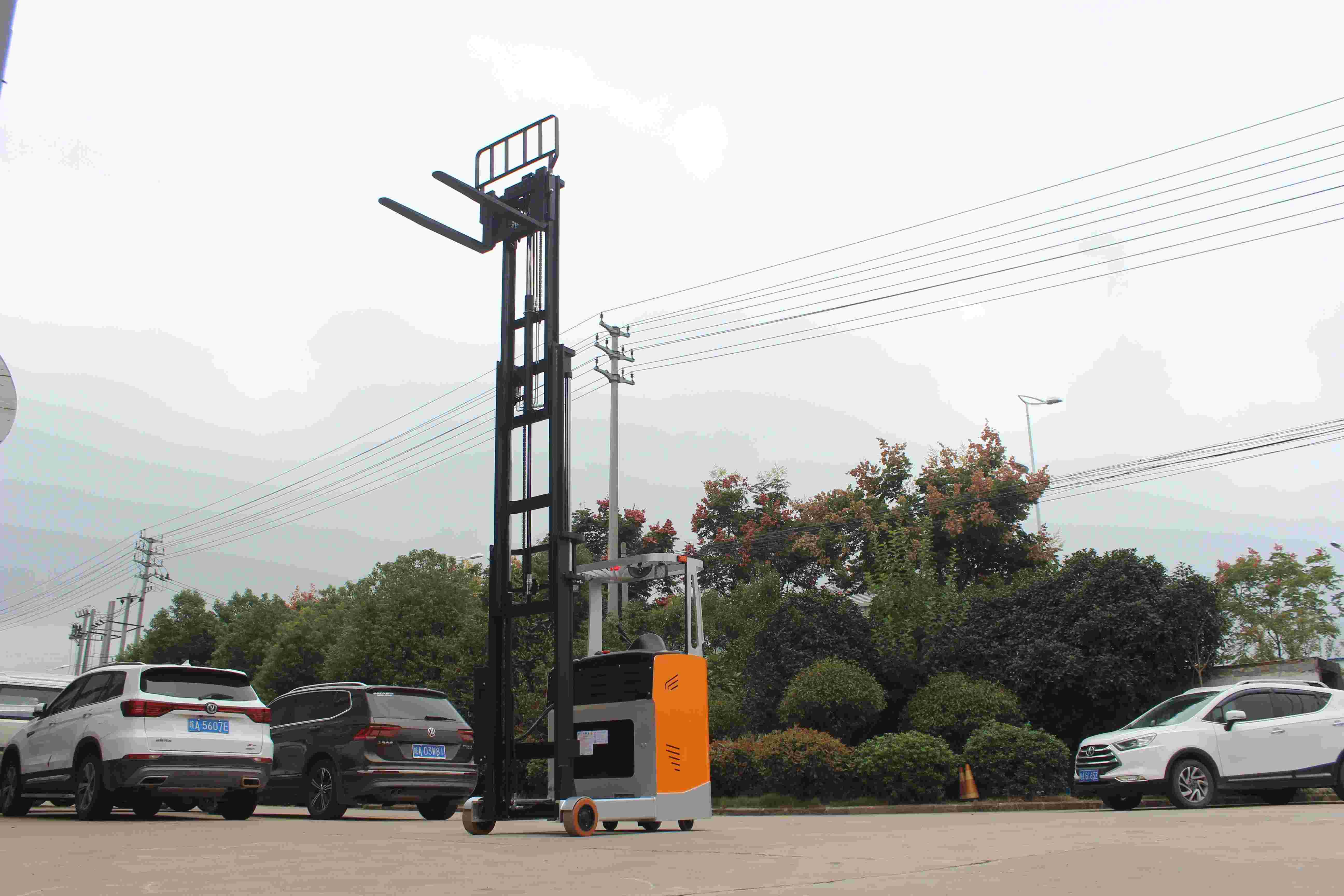 Electric Reach Truck 24V 2ton CQDE20C-40 Reach Forklift Side Shift Function Option Seated Type Hydraulic