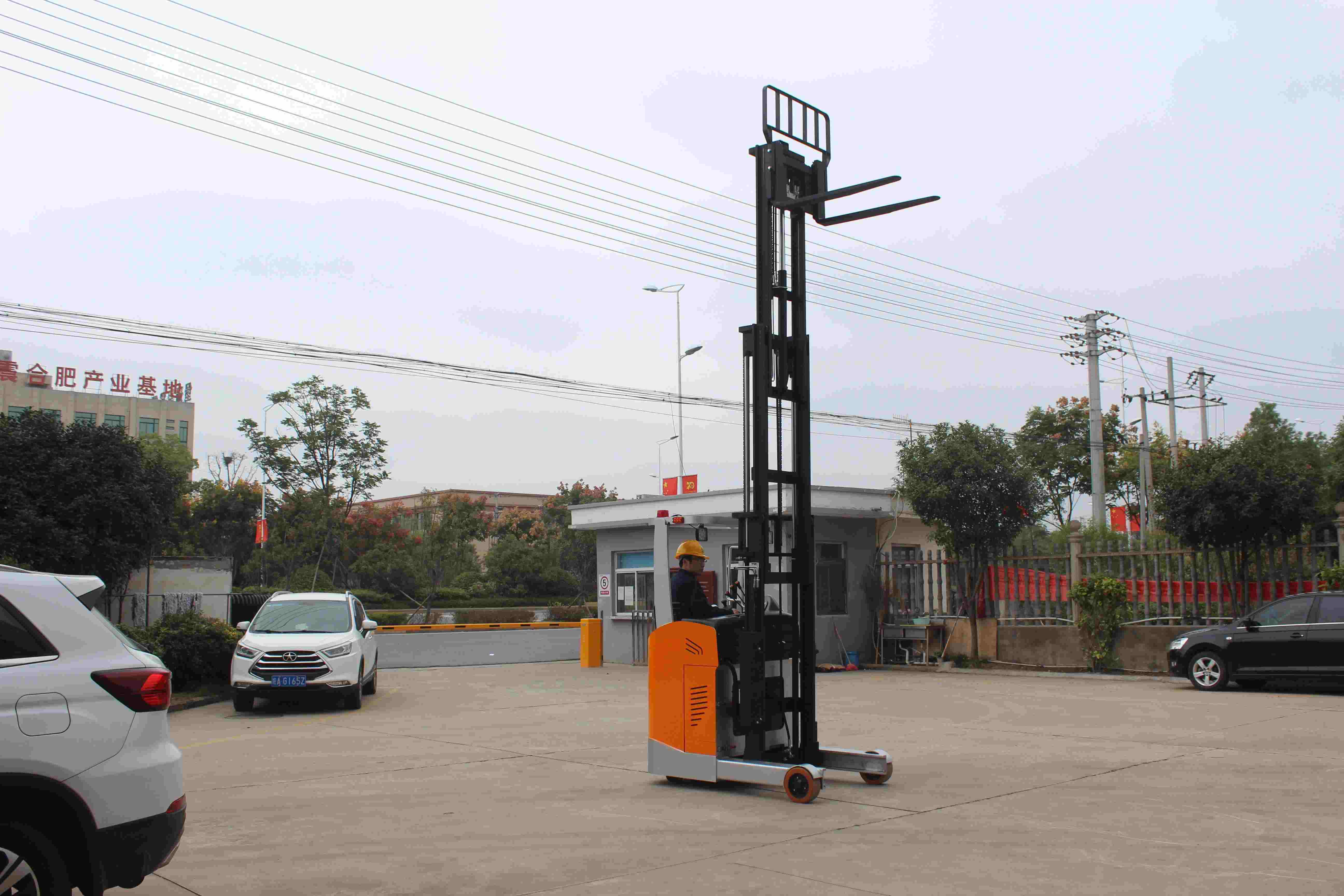 24V Battery Voltage CQDE15C-30 Electric Reach Forklift Material Handling Equipments for Warehouse Usage