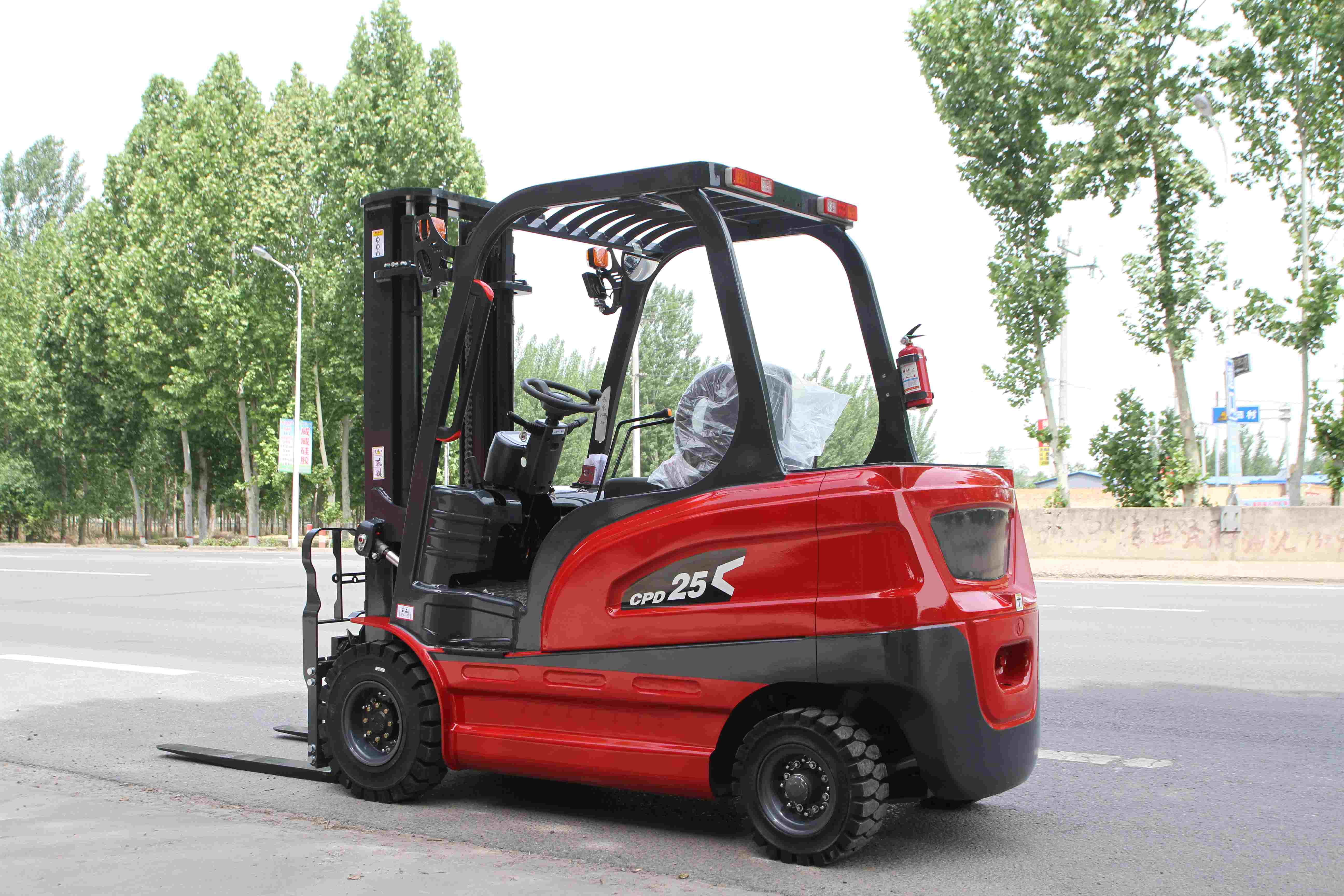 Free Custom 1.5tons Hydraulic Electric Forklift CPD15 Warehouse Material Handling Equipments
