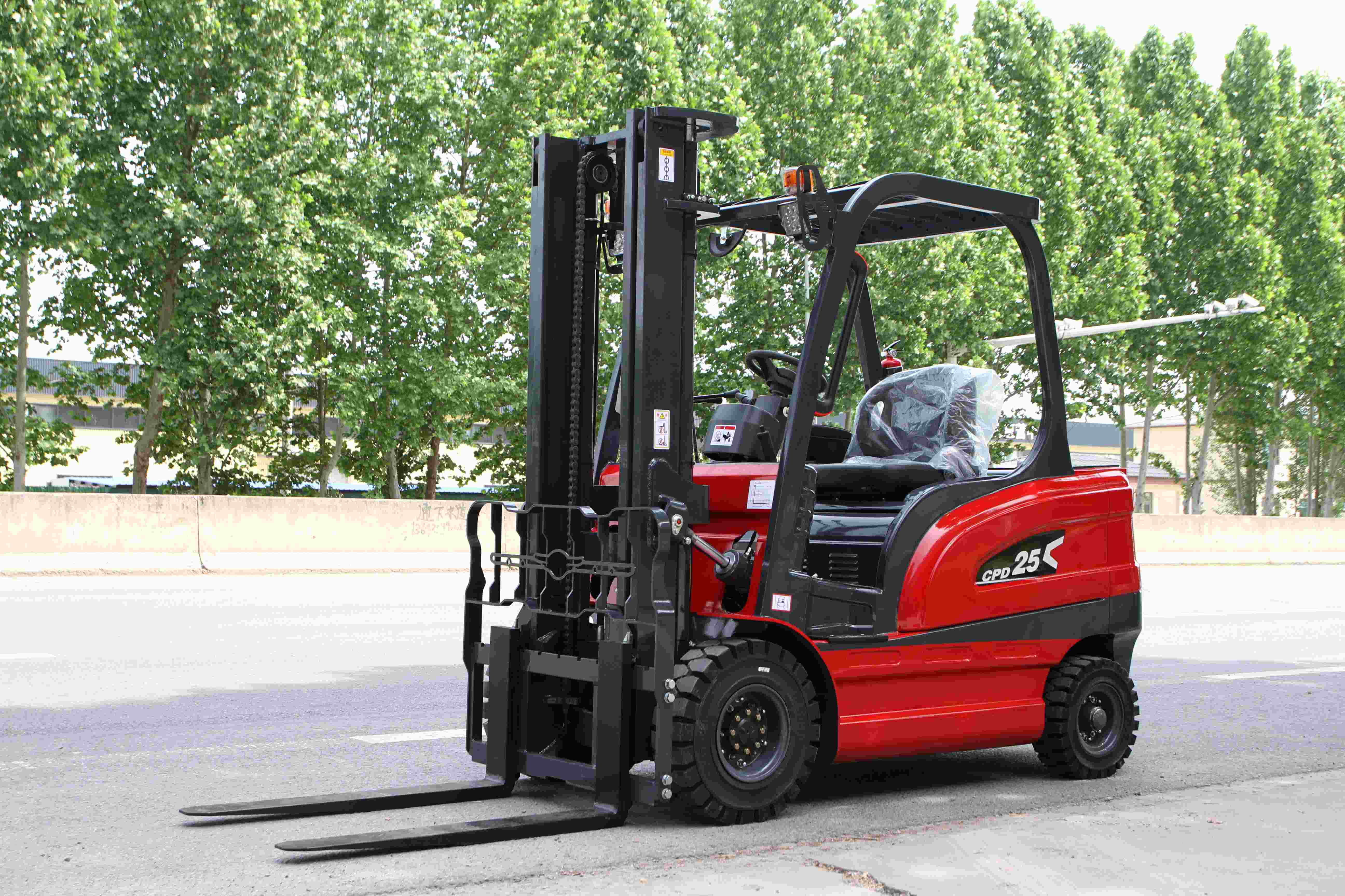 Free Custom 1.5tons Hydraulic Electric Forklift CPD15 Warehouse Material Handling Equipments