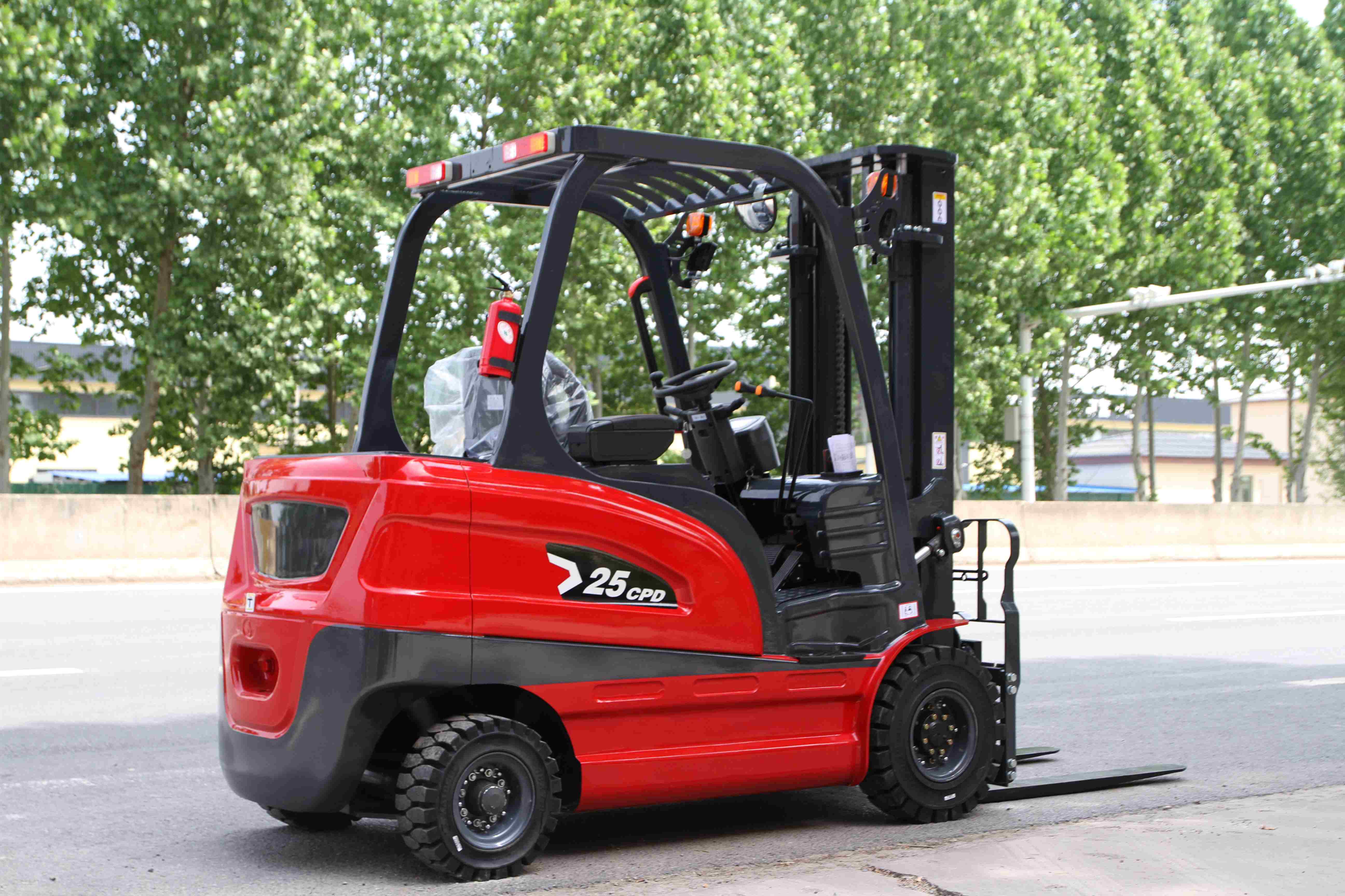 Free Custom 1.5tons Hydraulic Electric Forklift CPD15 Warehouse Material Handling Equipments