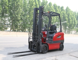 ISO CE China Manufacturer 4x4 CPD20 Electric Power Forklift 2Tons Forklifts Trucks High Quality Construction Machinery