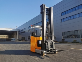 2000kg CQDE20-60S Electric Reach Forklift Seated Operation Reach Truck for Stacking in Factories Warehouse