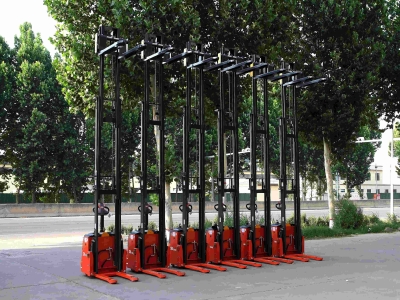 2-Ton Electric Pallet Stacker: Key Features & Warehouse Advantages