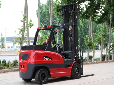 Why Electric Forklifts Are Driving the Future of Sustainable Warehousing