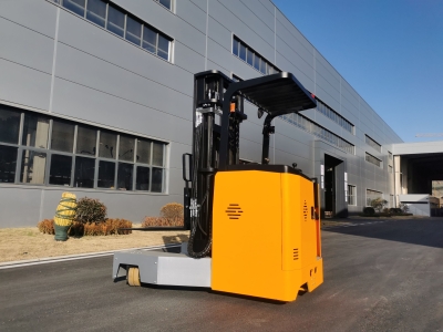 Differences Between a Four-Directional Forklift and a Traditional Forklift