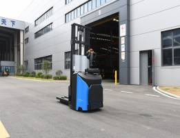 China Factory Self Loading Fork Lift Jack Pallet Stacker 1.5 Tons Electric Reach Pallet Lifter Warehouse Equipment