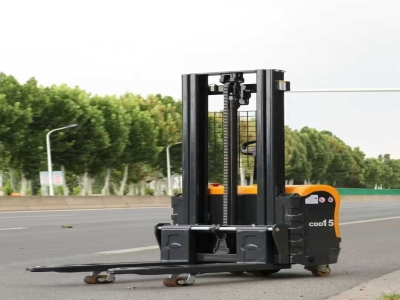 Electric Pallet Stackers in Modern Warehouses