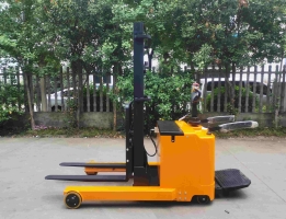 Manufacturer Supply Battery Standing Type CQDA15-40 Electric Reach Forklift Self Loading Stacker Truck