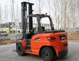 3T 4T 5T 6T 7T 8T 10Ton Dual Drive Electric Forklift with Li-ion Battery Four Wheel for Indoor Use